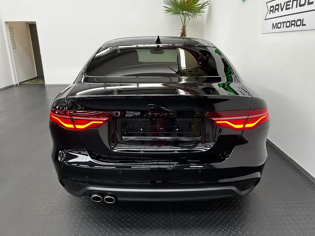 Jaguar XE - Thumbnail 7