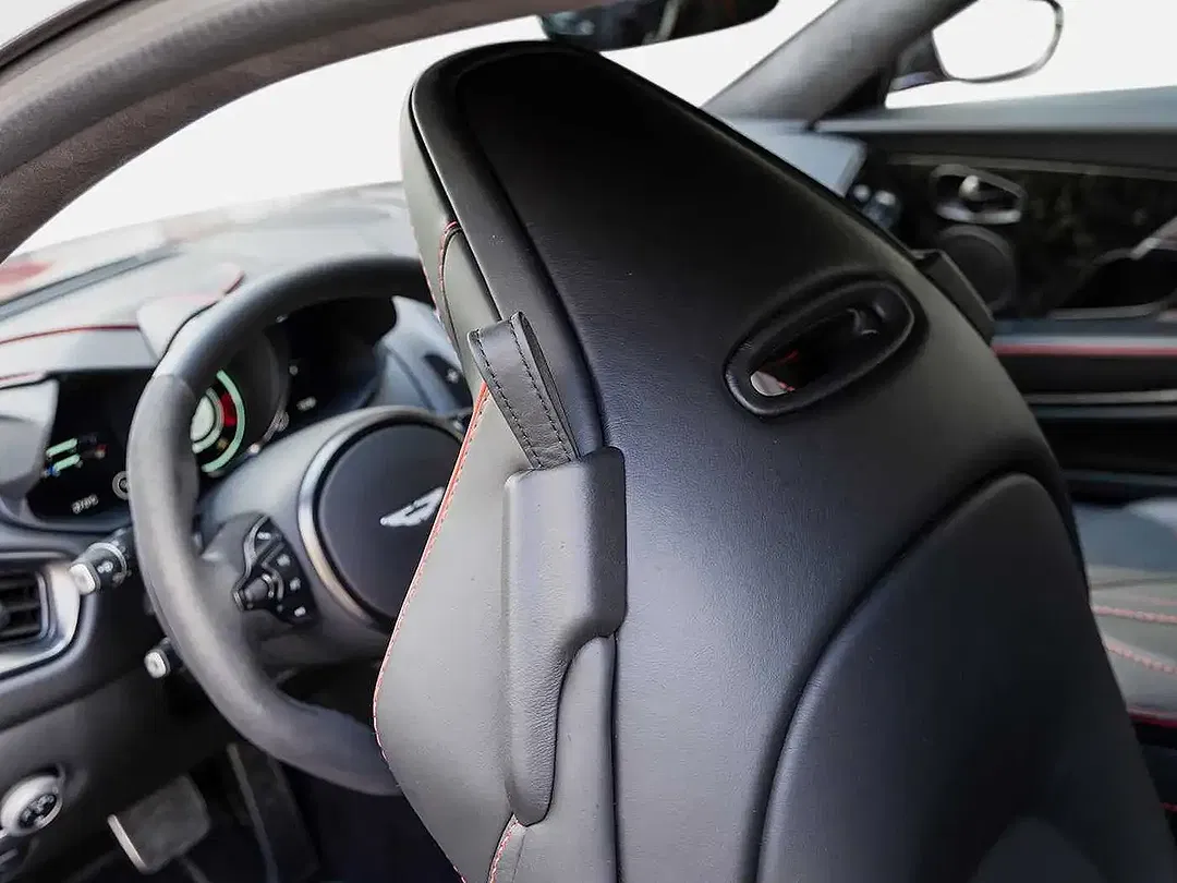 Aston Martin DBS - Thumbnail 23