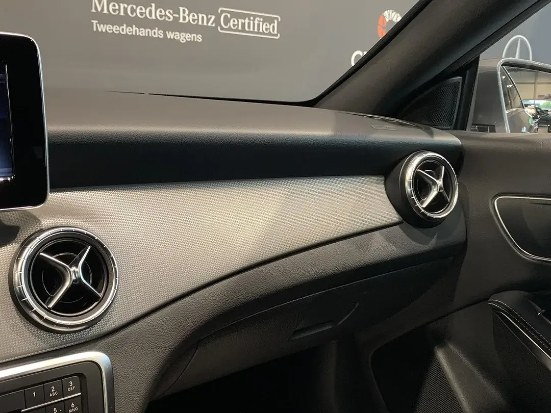 Mercedes-Benz CLA 200 - Thumbnail 21