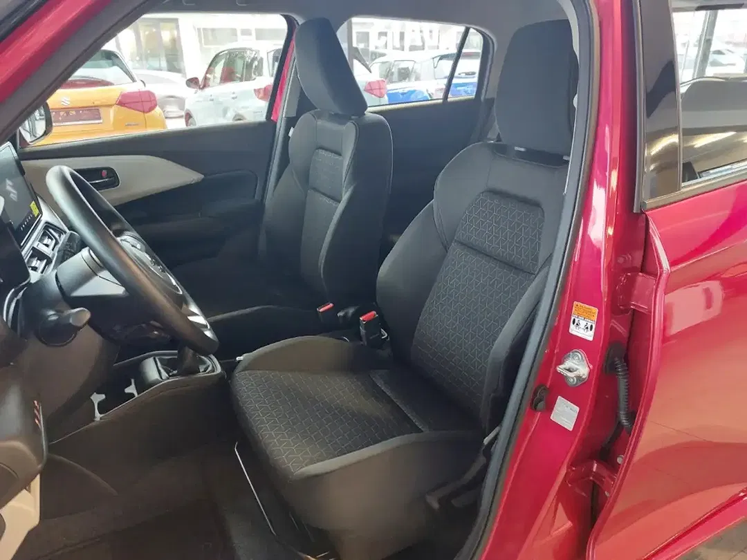 Suzuki Swift - Thumbnail 10