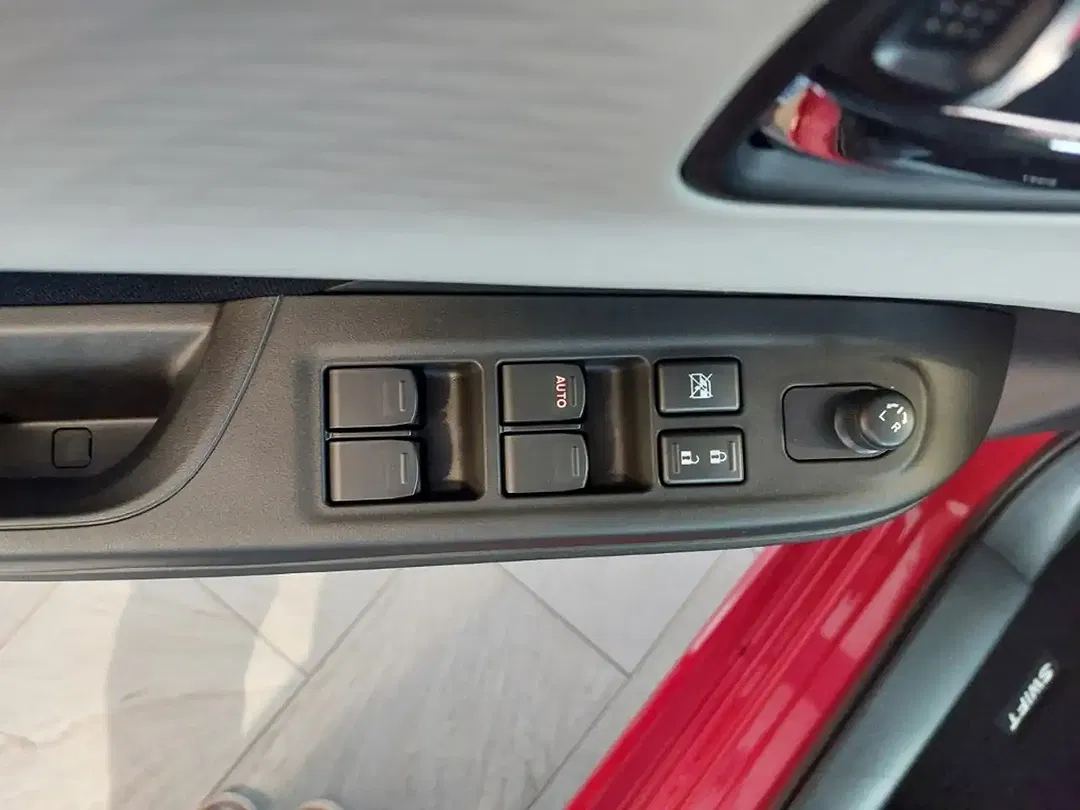 Suzuki Swift - Thumbnail 15