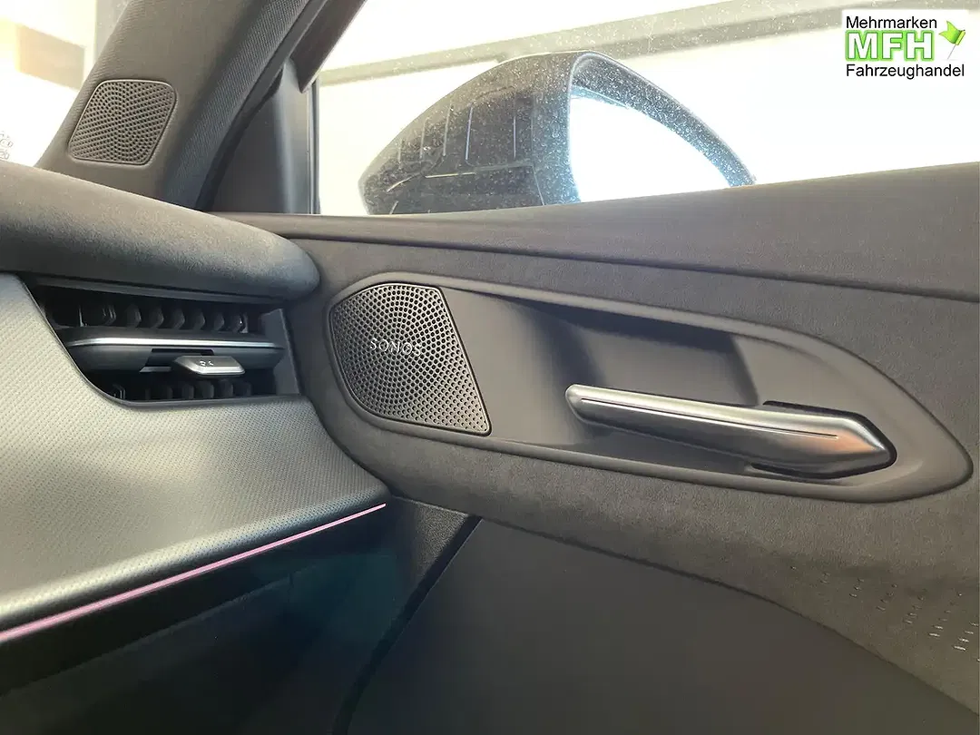 Audi Q3 - Thumbnail 13