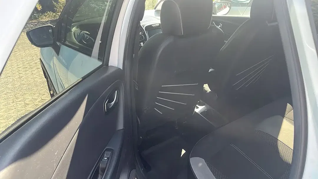 Renault Captur - Thumbnail 8