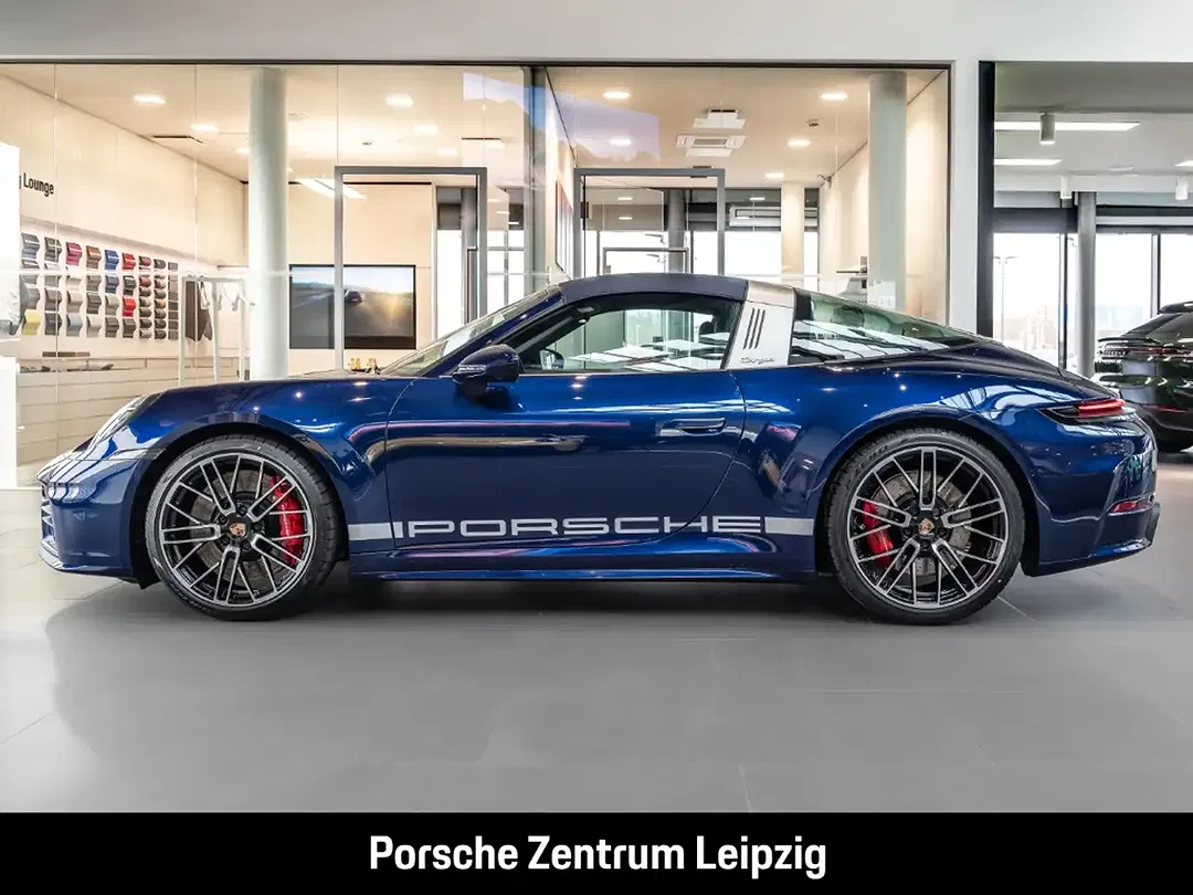 Porsche 992 - Thumbnail 2
