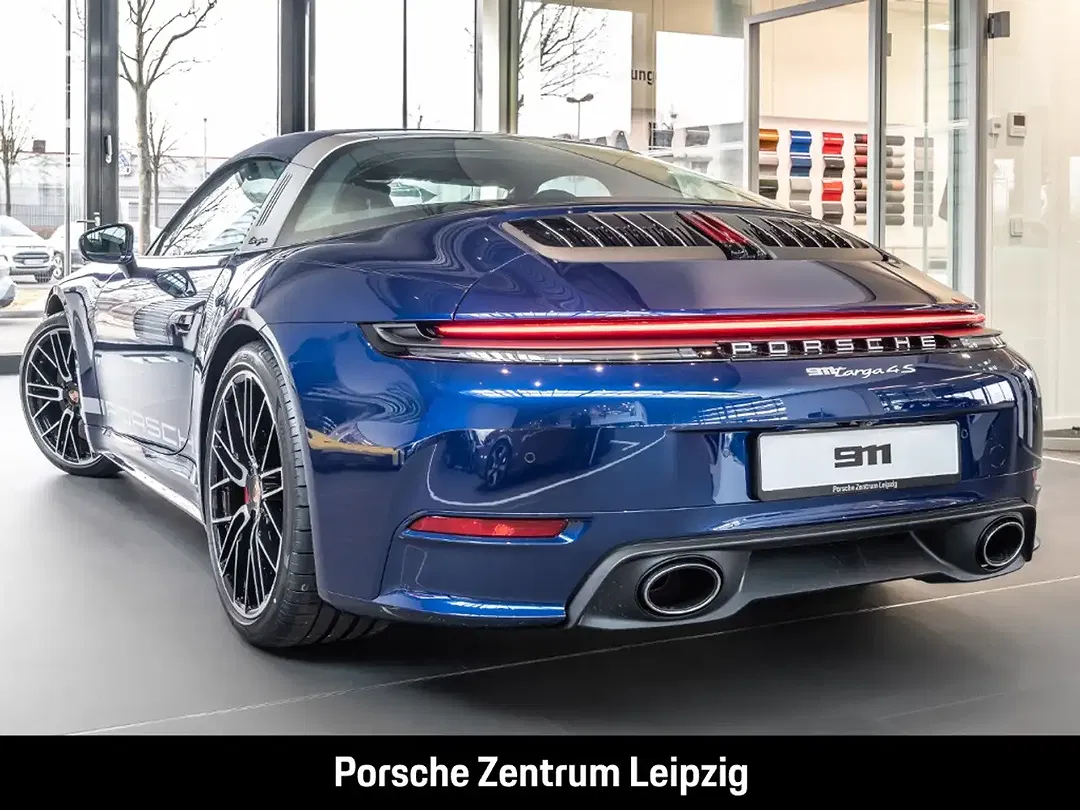 Porsche 992 - Thumbnail 3