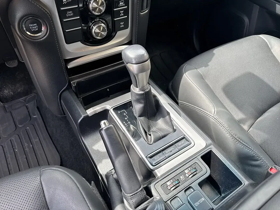 Toyota Land Cruiser - Thumbnail 6