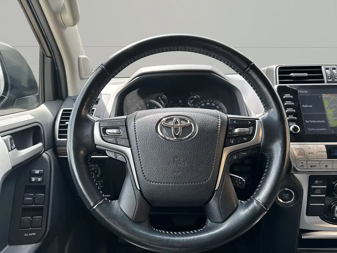 Toyota Land Cruiser - Thumbnail 3