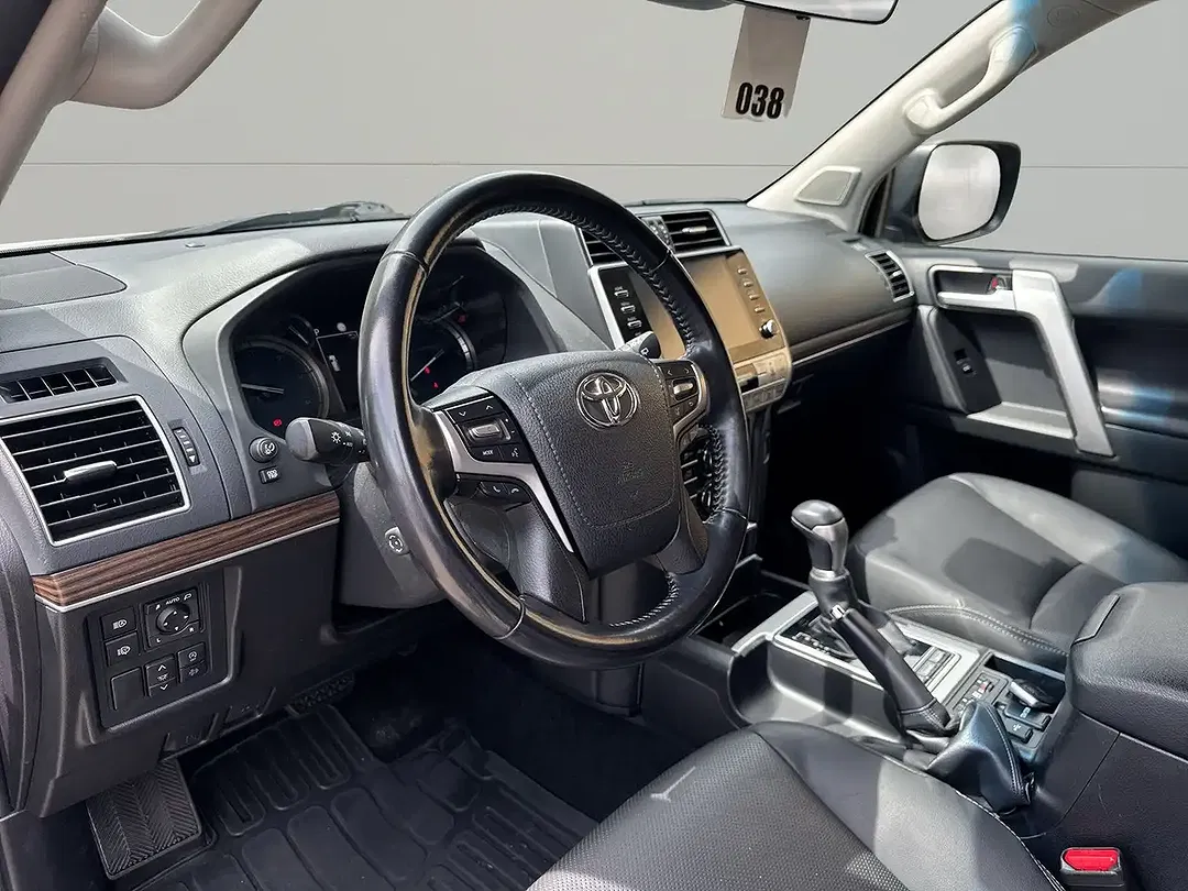 Toyota Land Cruiser - Thumbnail 5