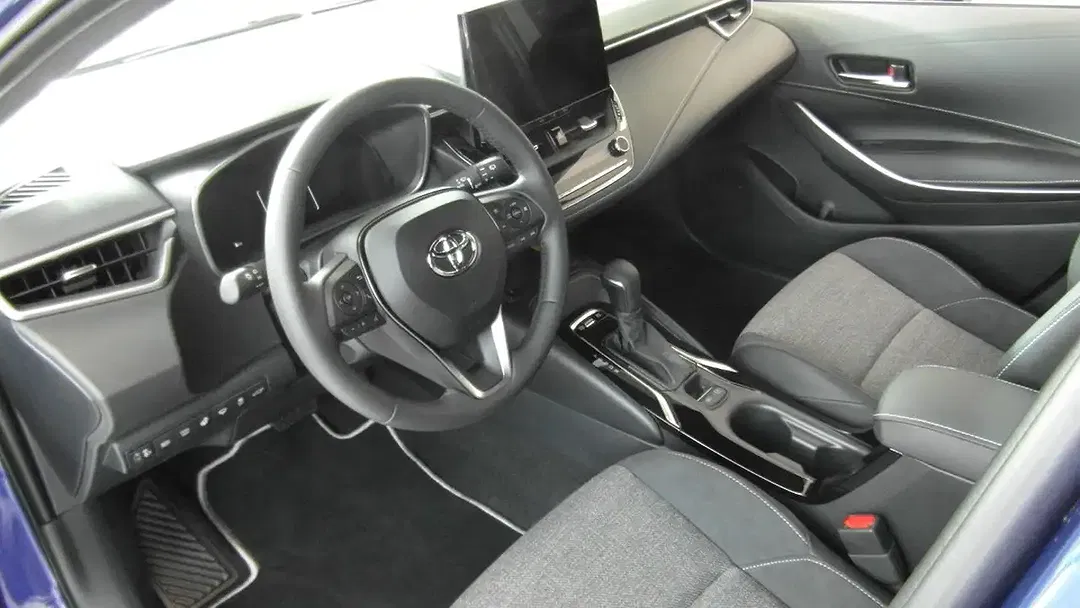 Toyota Corolla - Thumbnail 8