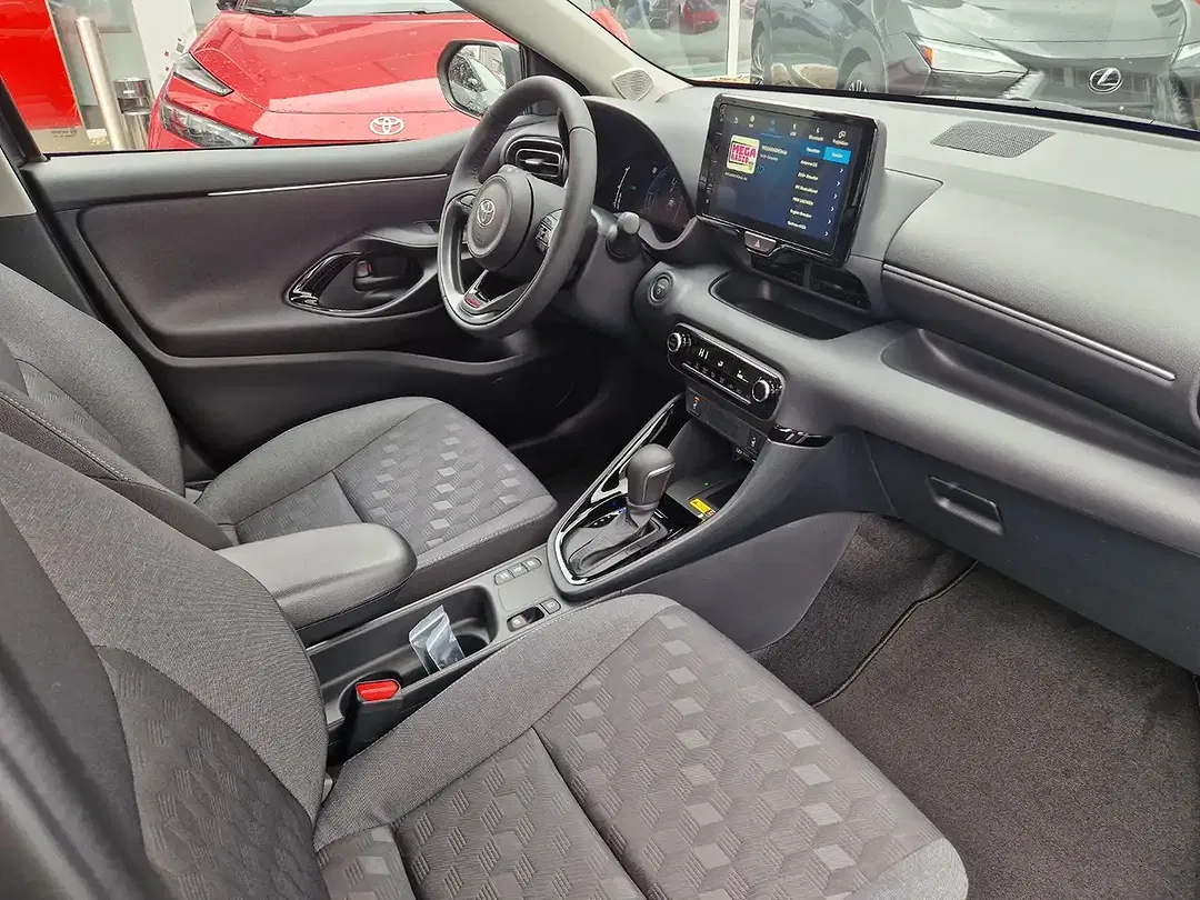 Toyota Yaris - Thumbnail 10