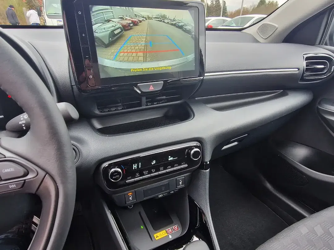 Toyota Yaris - Thumbnail 14