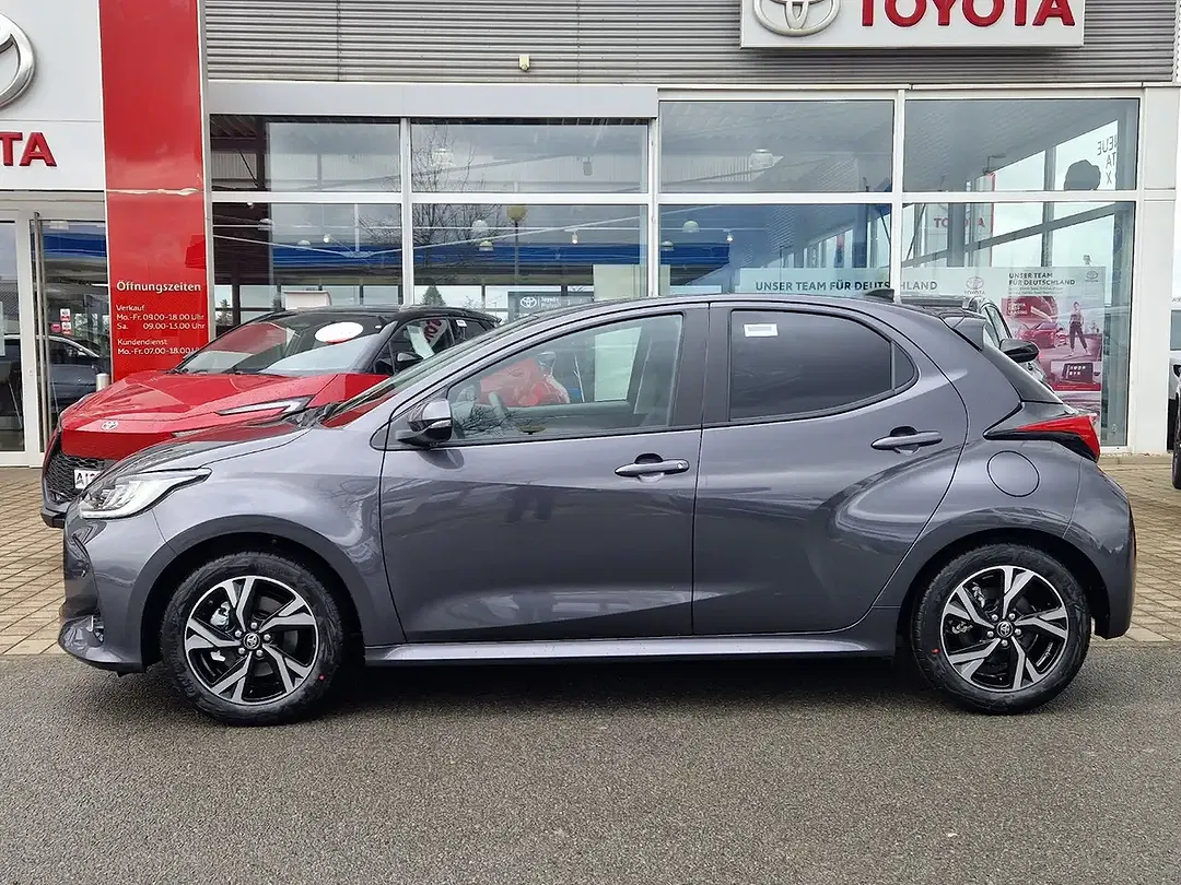 Toyota Yaris - Thumbnail 4