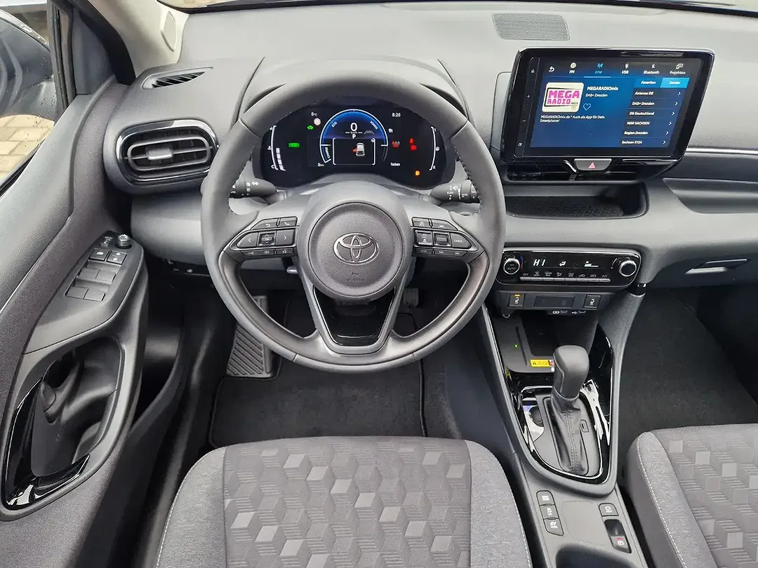 Toyota Yaris - Thumbnail 8