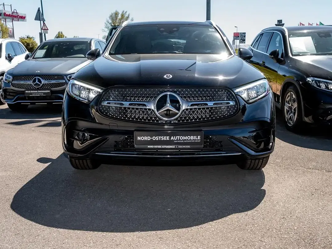 Mercedes-Benz GLC 300 - Thumbnail 3