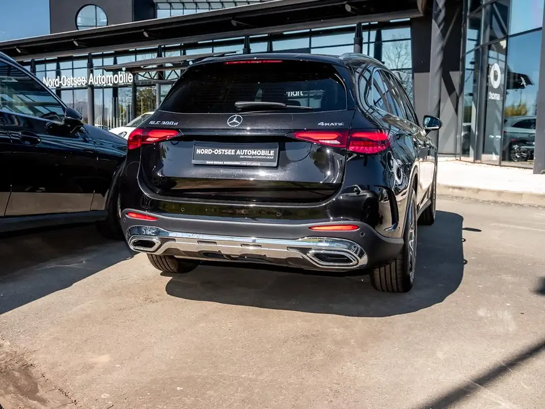 Mercedes-Benz GLC 300 - Thumbnail 5