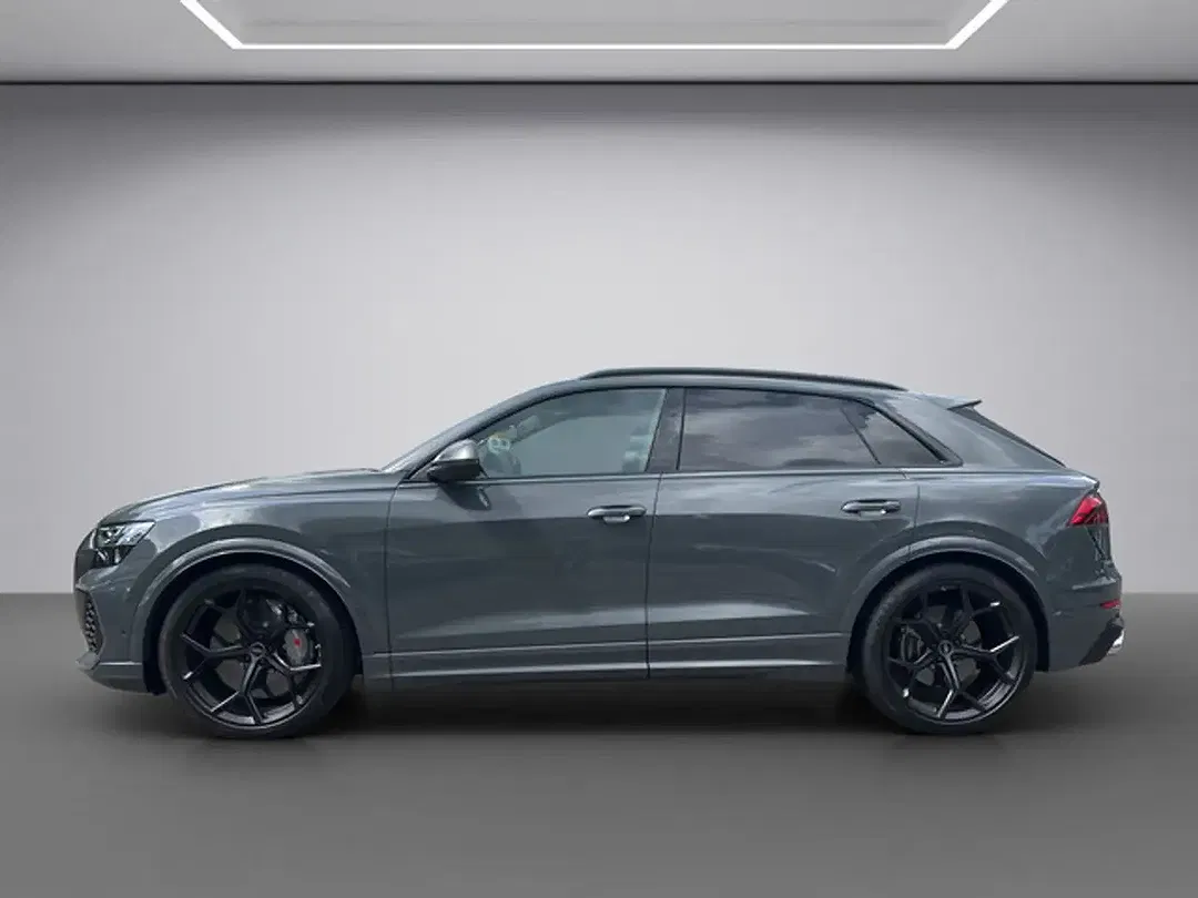 Audi RS Q8 - Thumbnail 3