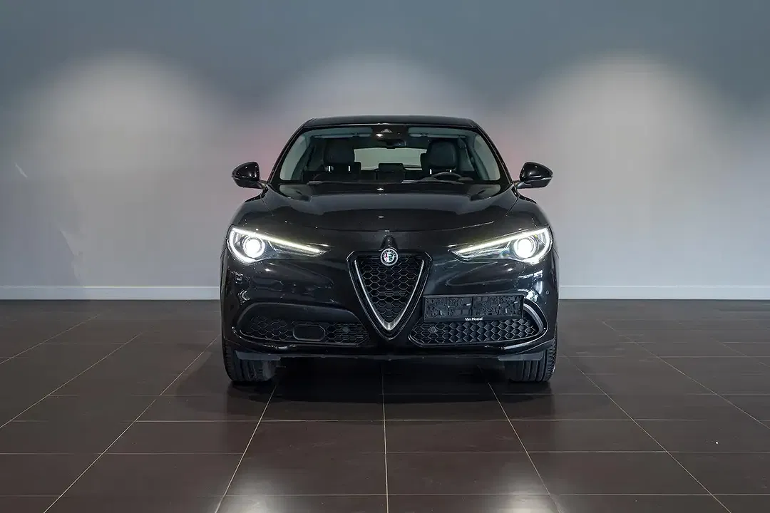 Alfa Romeo Stelvio - Thumbnail 2