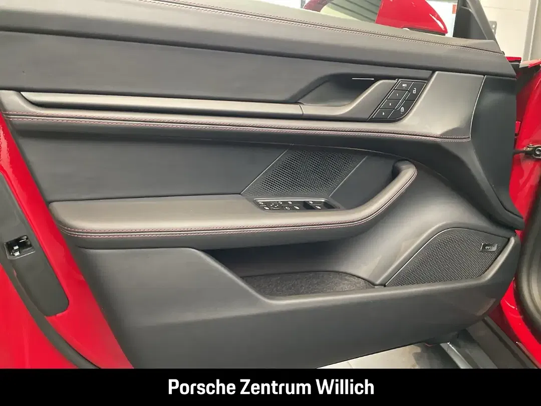 Porsche Taycan - Thumbnail 12