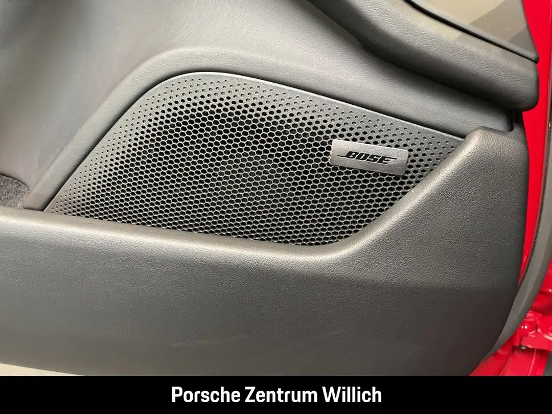 Porsche Taycan - Thumbnail 14
