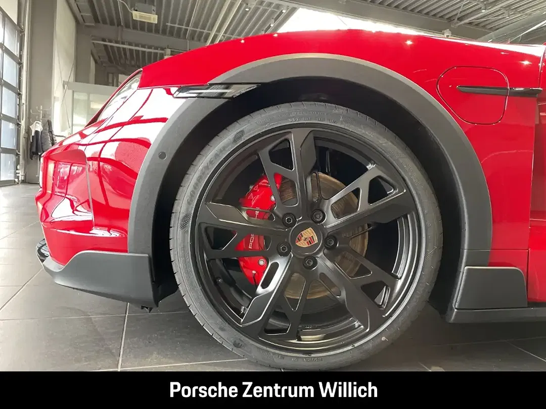 Porsche Taycan - Thumbnail 6