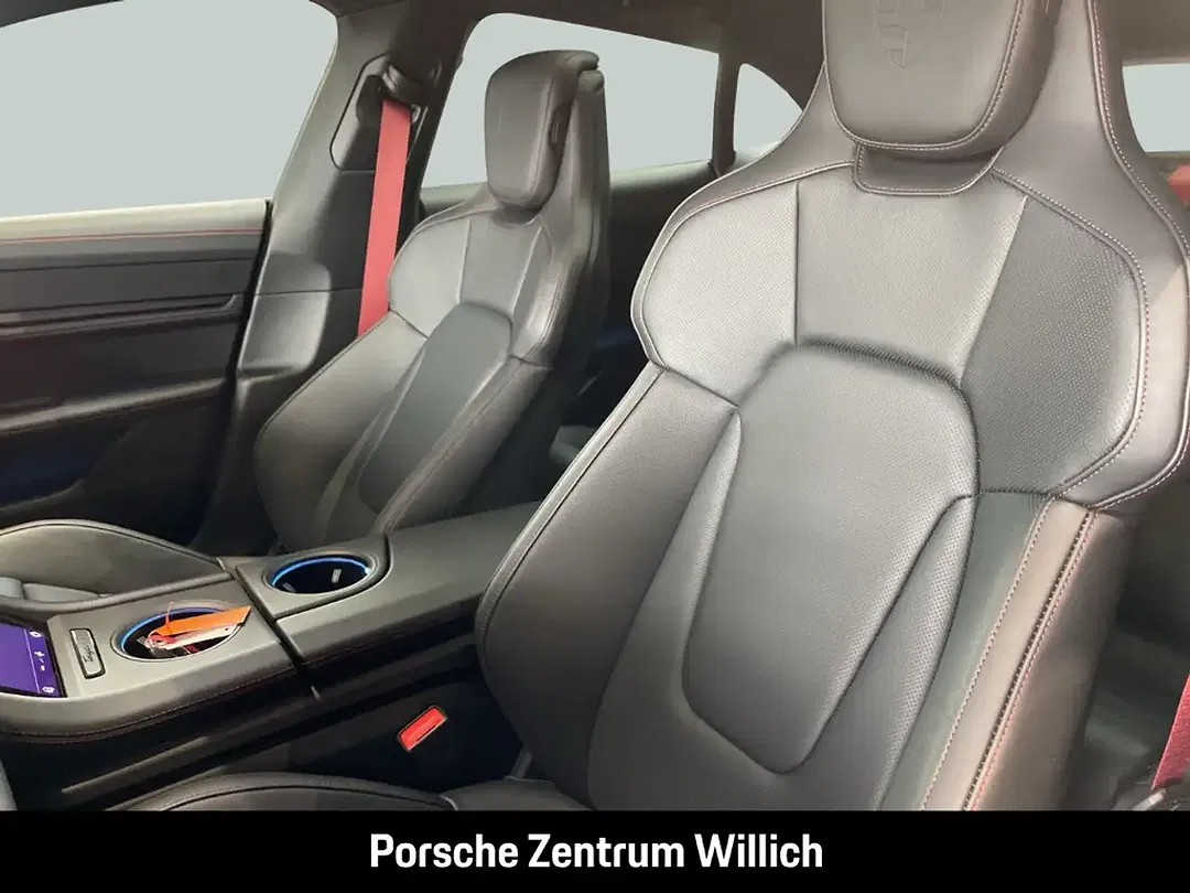 Porsche Taycan - Thumbnail 8
