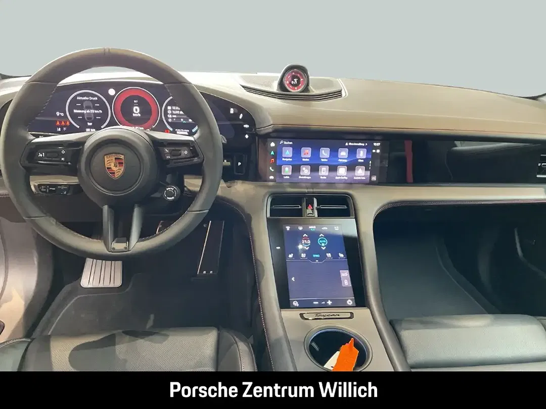 Porsche Taycan - Thumbnail 9