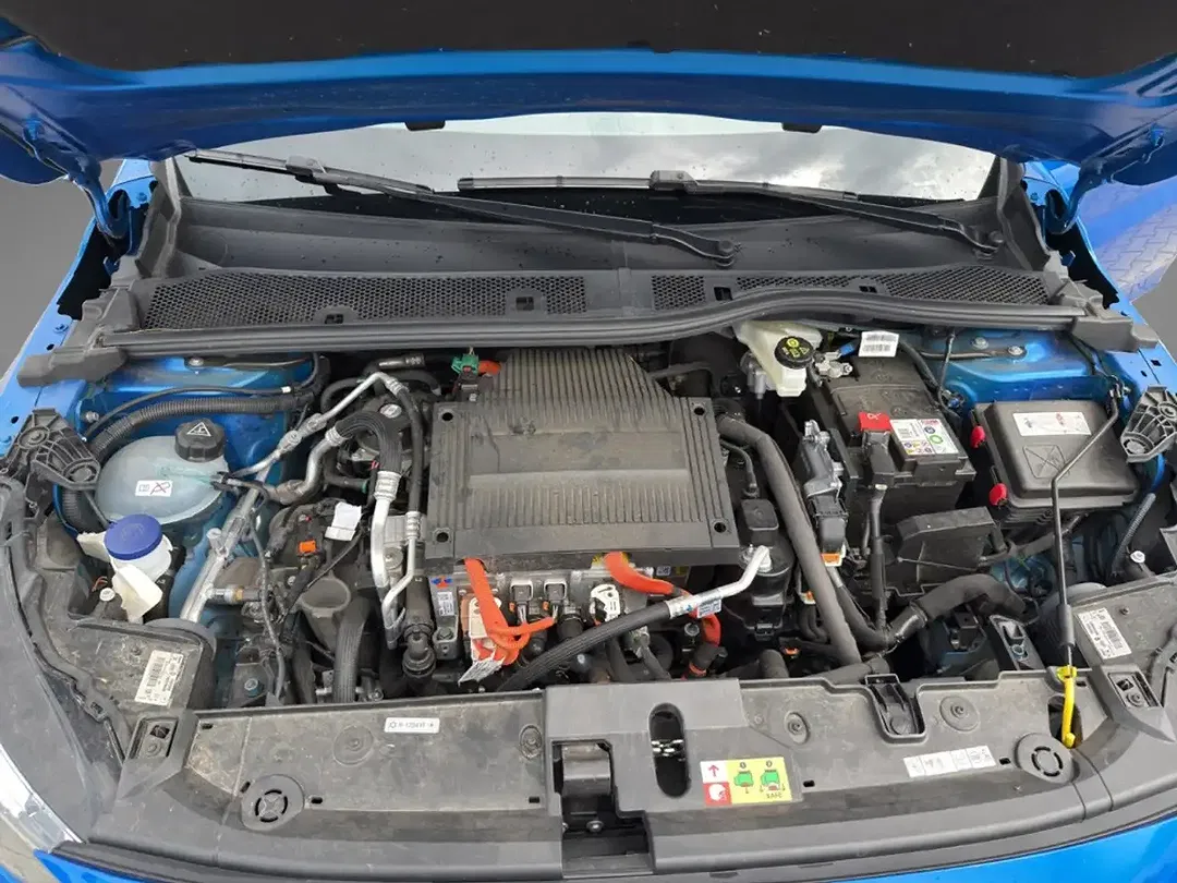 Peugeot 208 - Thumbnail 24