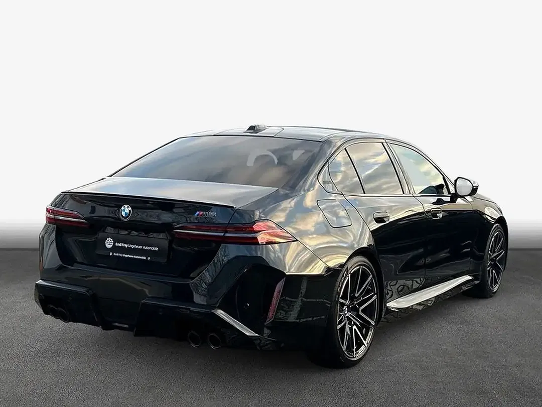 BMW M5 - Thumbnail 2