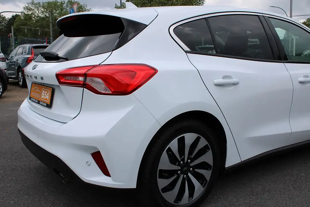 Ford Focus - Thumbnail 11