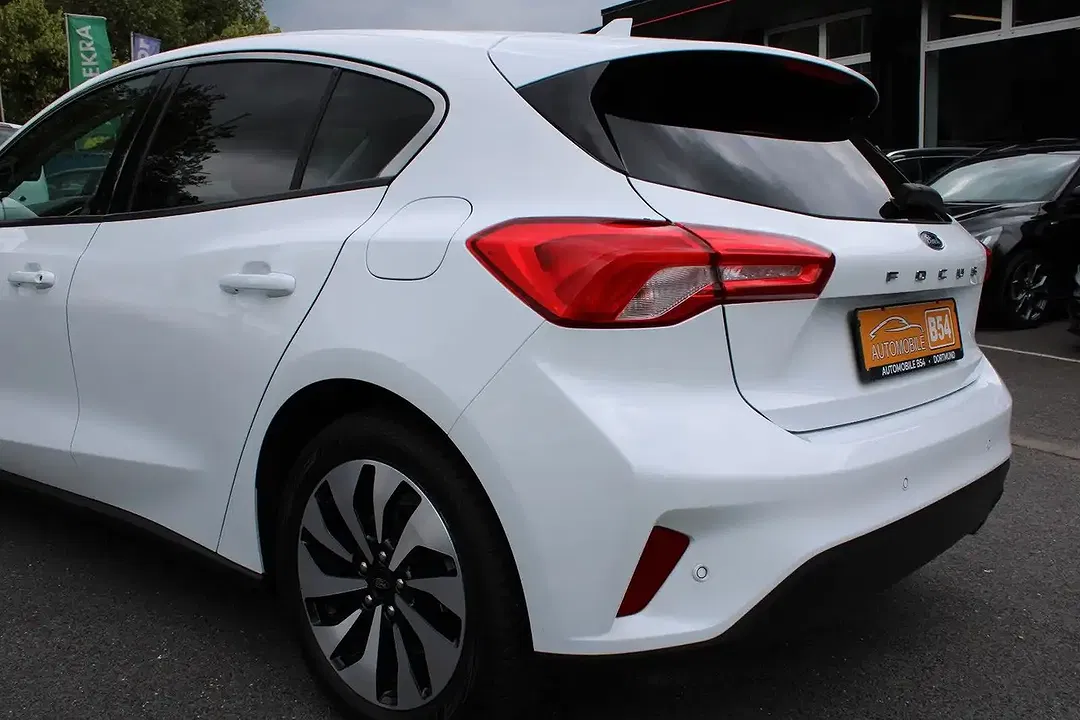 Ford Focus - Thumbnail 12