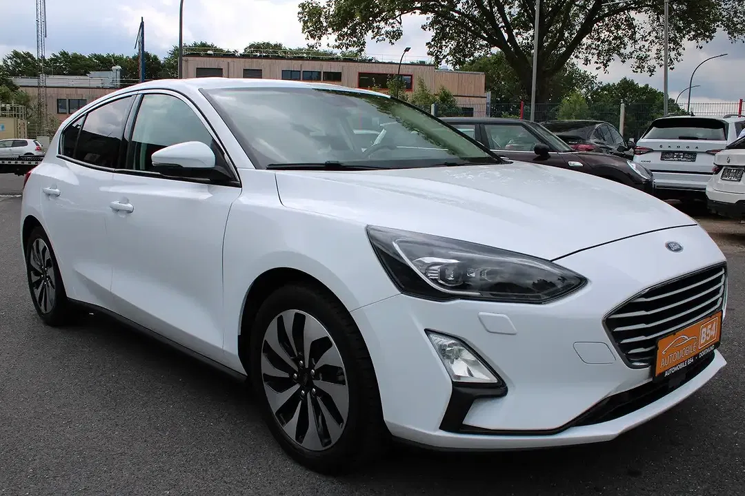 Ford Focus - Thumbnail 3