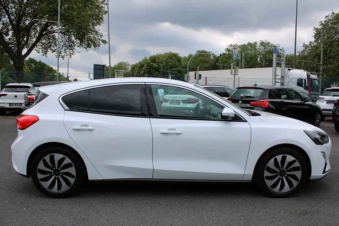 Ford Focus - Thumbnail 4