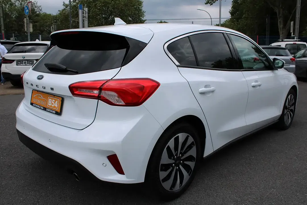 Ford Focus - Thumbnail 5