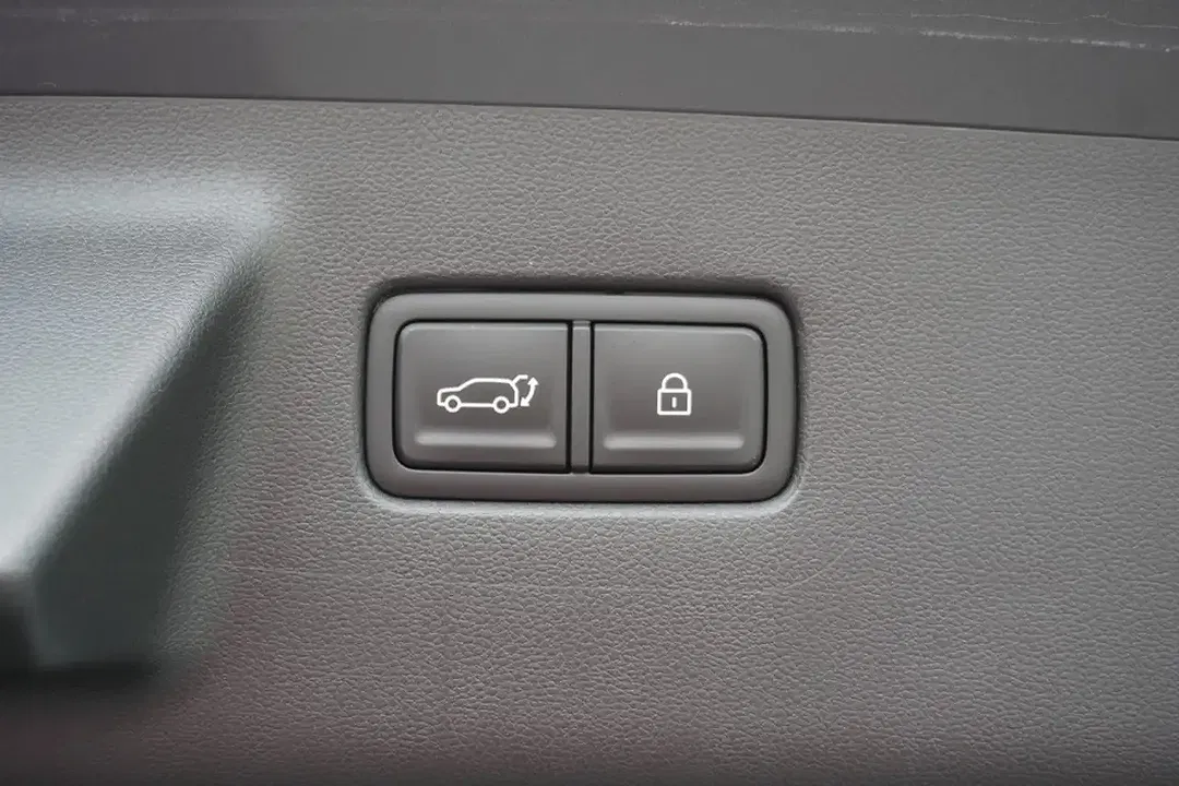 Hyundai SANTA FE - Thumbnail 8