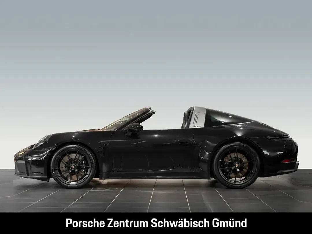 Porsche 992 - Thumbnail 2