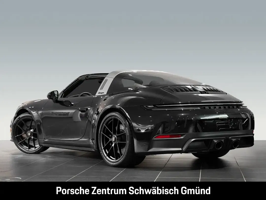 Porsche 992 - Thumbnail 3