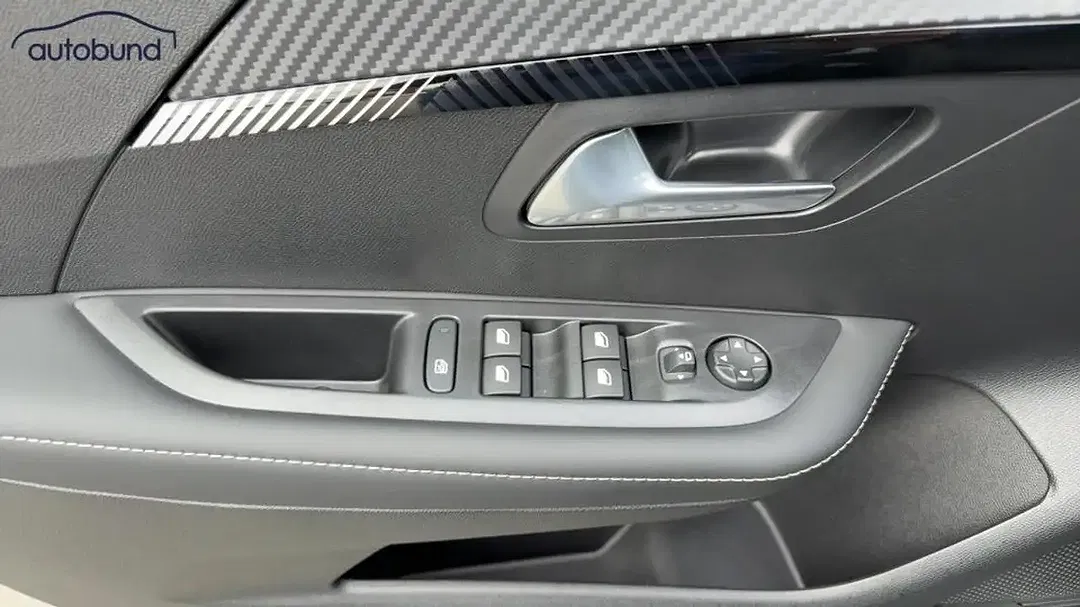 Peugeot 208 - Thumbnail 10