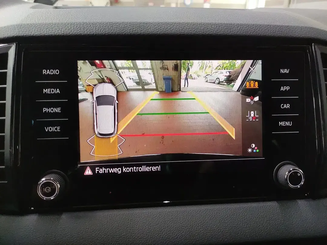 Skoda Karoq - Thumbnail 9