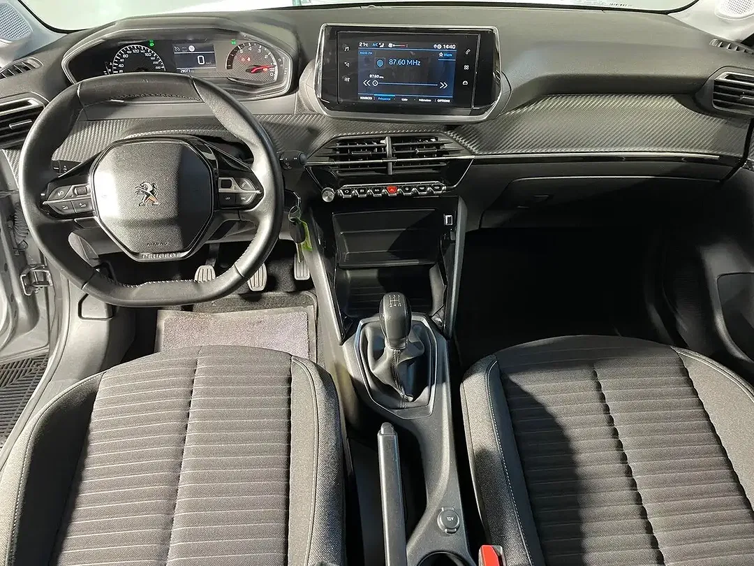 Peugeot 208 - Thumbnail 3