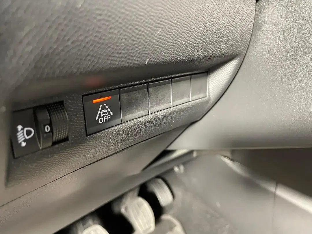 Peugeot 208 - Thumbnail 5