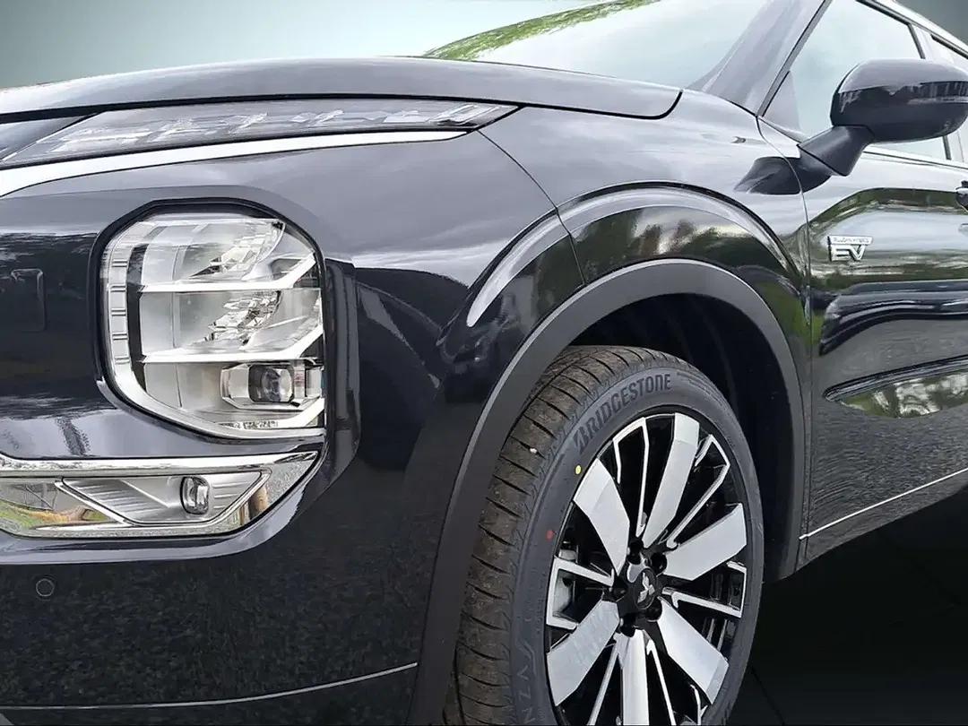 Mitsubishi Outlander - Thumbnail 13
