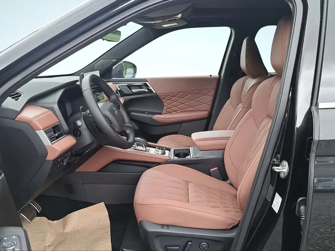 Mitsubishi Outlander - Thumbnail 3