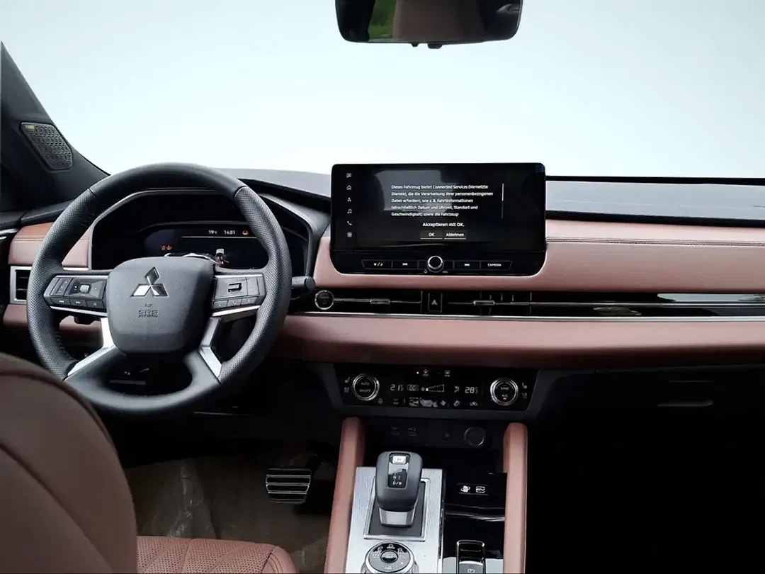 Mitsubishi Outlander - Thumbnail 6