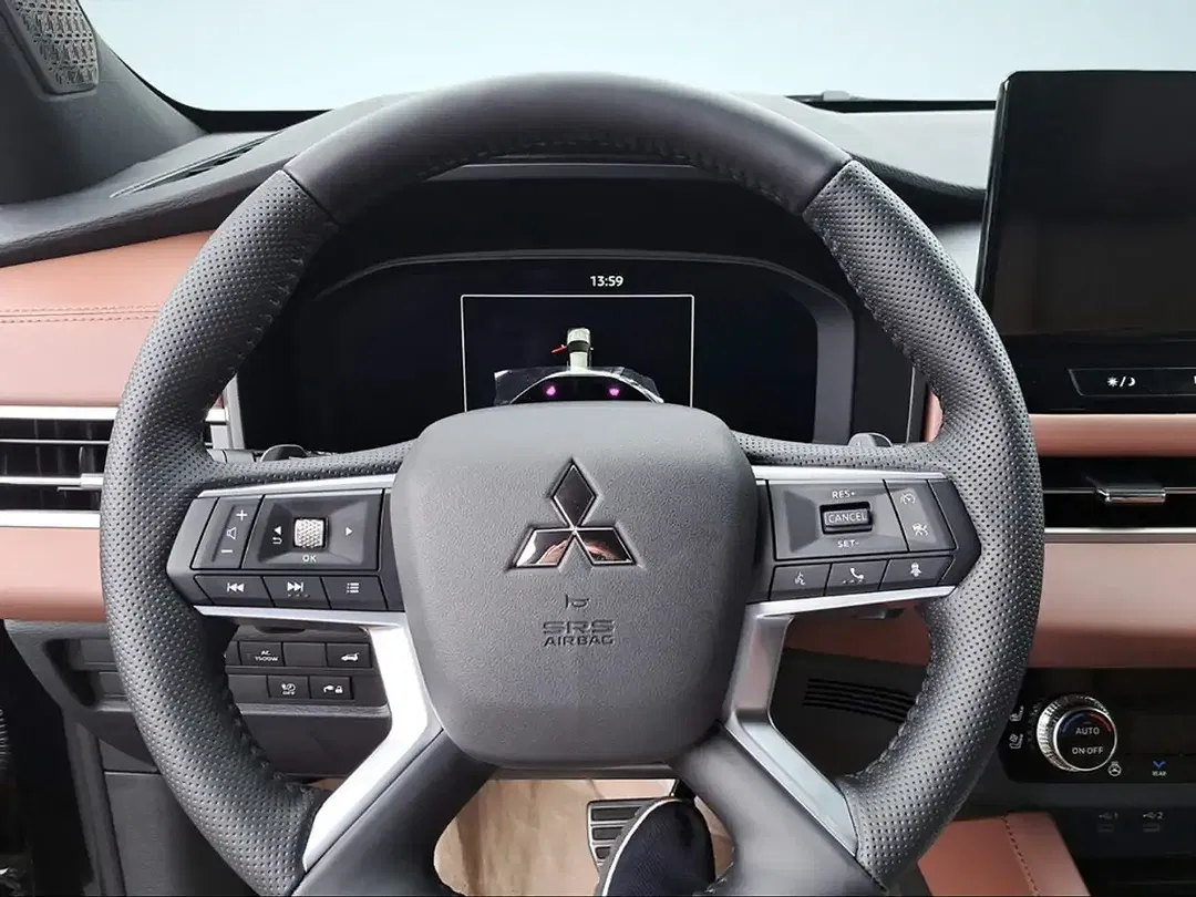Mitsubishi Outlander - Thumbnail 7