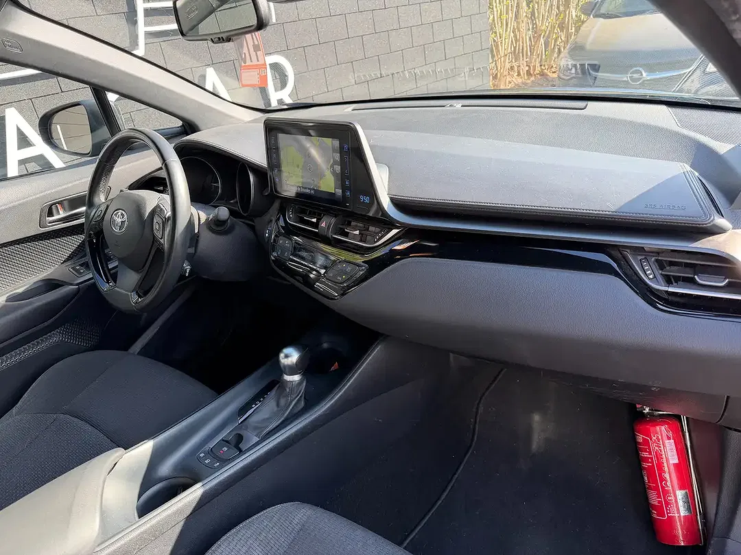 Toyota C-HR - Thumbnail 11