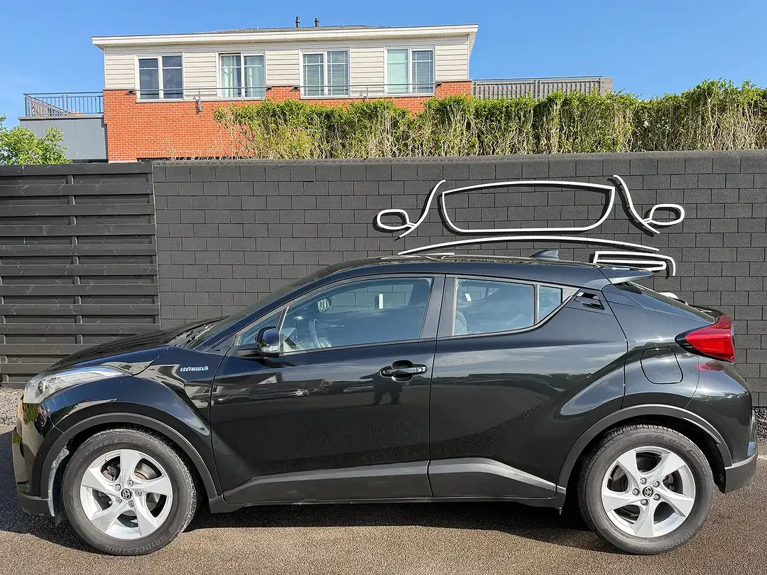 Toyota C-HR - Thumbnail 2
