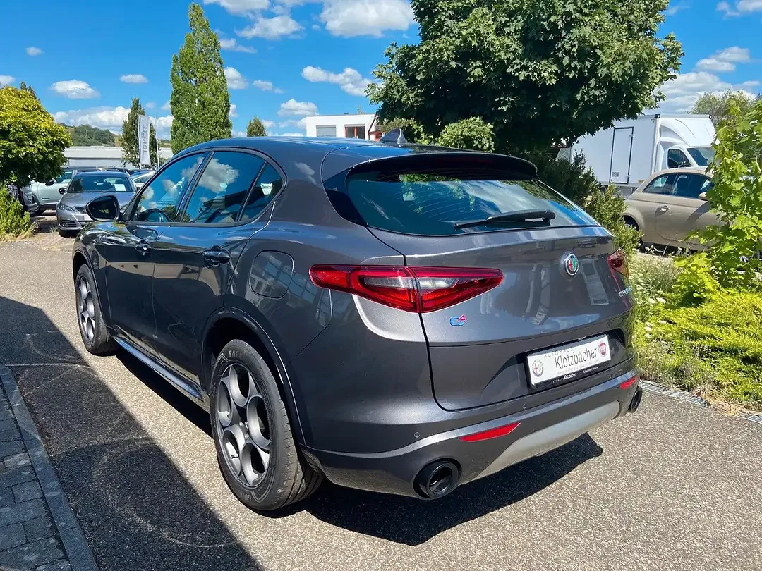 Alfa Romeo Stelvio - Thumbnail 2