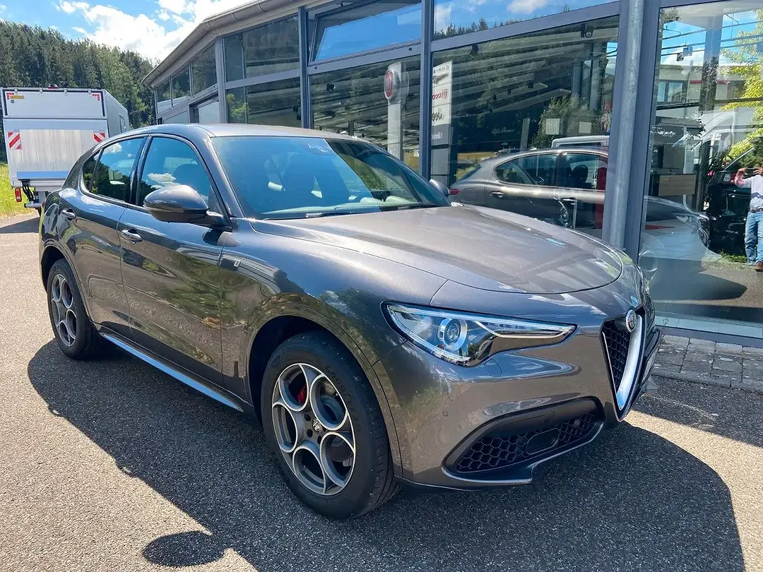 Alfa Romeo Stelvio - Thumbnail 4