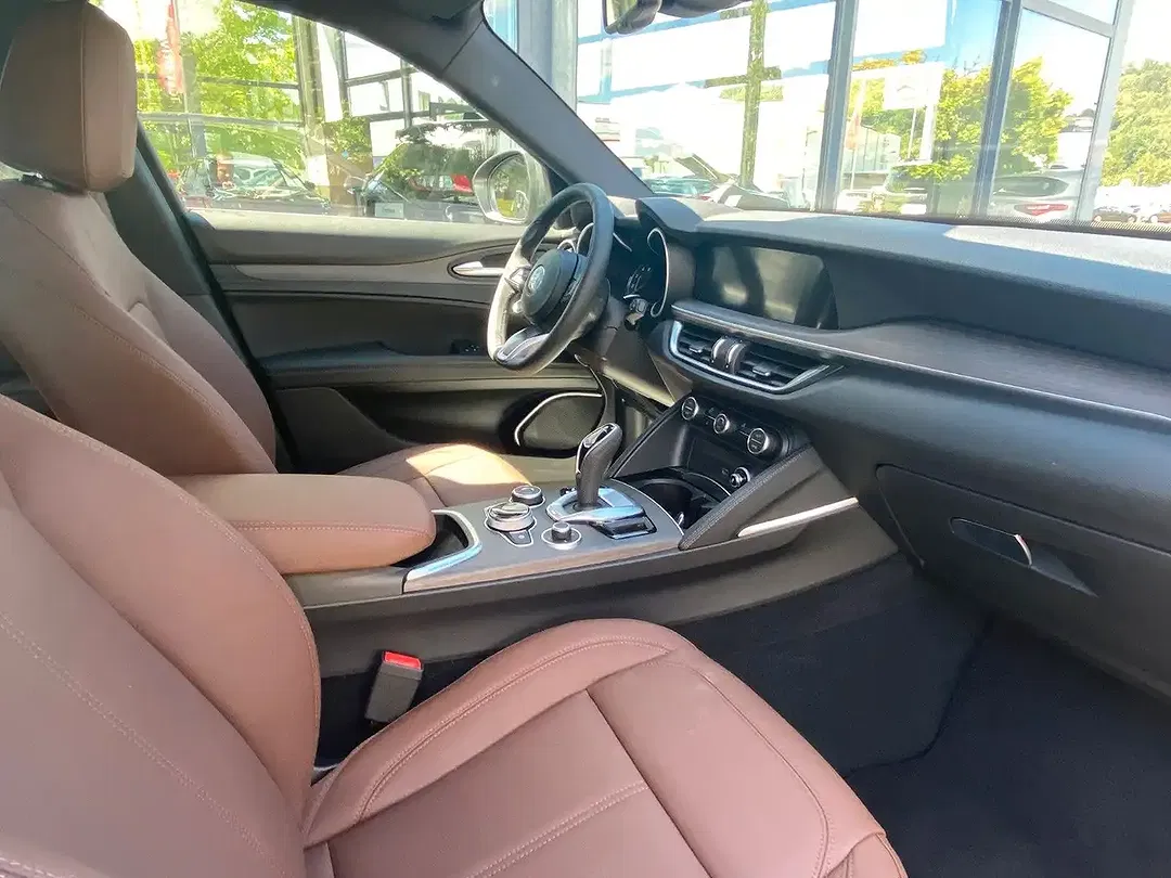 Alfa Romeo Stelvio - Thumbnail 7