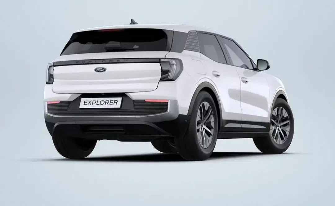 Ford Explorer - Thumbnail 4
